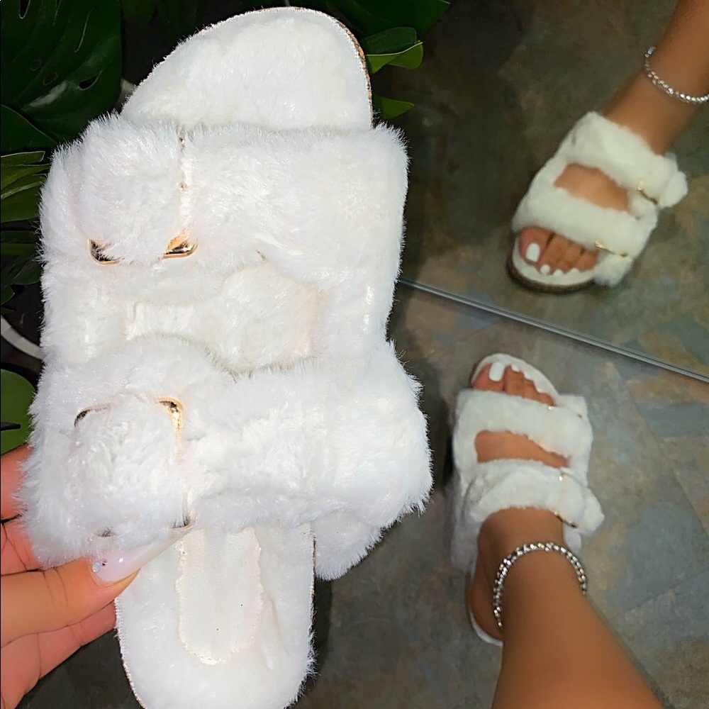 🔥New🔥Lisa Soft and Furry Slippers. 😍🥰